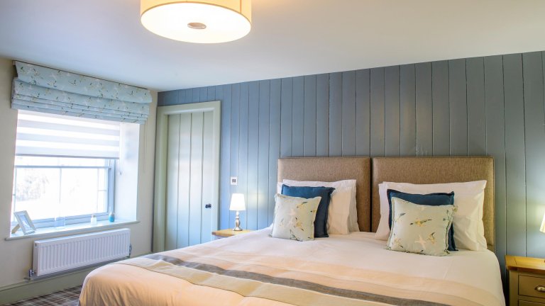 An image of a refurbished bedroom at the Old Kings Head.
