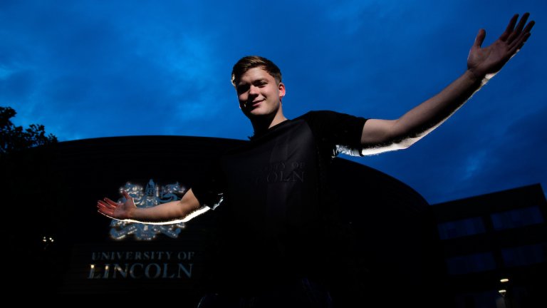 Lincoln City's Freddie Draper wearing the Imps&rsquo; new University of Lincoln sponsored third kit.