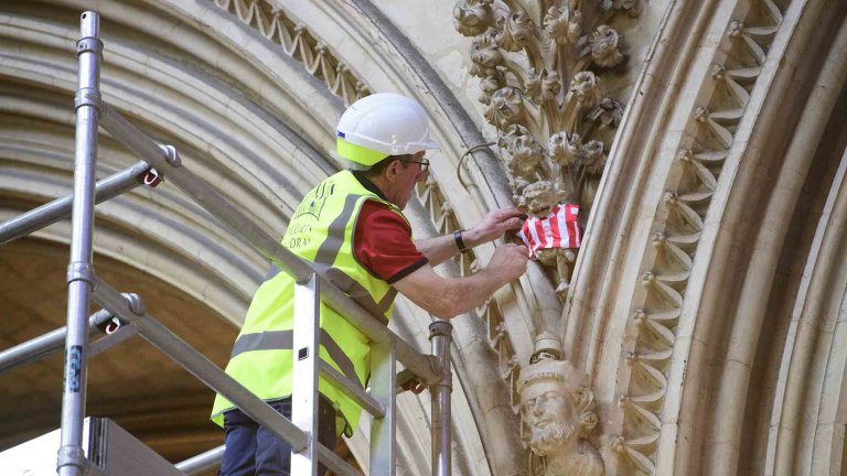 To mark Lincoln City winning the Sky Bet League One title, Lincoln Cathedral had placed a mini replica shirt on the Lincoln Imp inside the Cathedral.