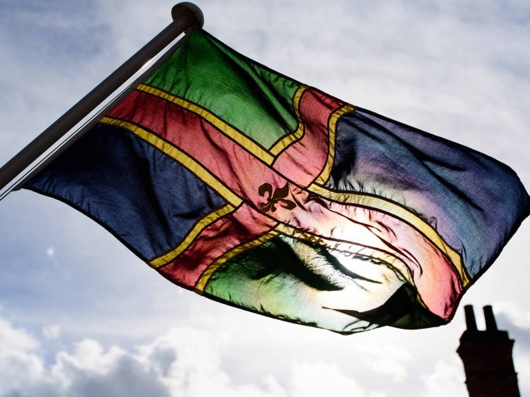 An image of the Lincolnshire flag.
