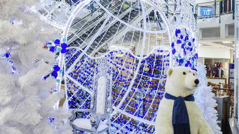 Chris Vaughan Photography - commercial photography | Christmas decorations in a shopping centre.