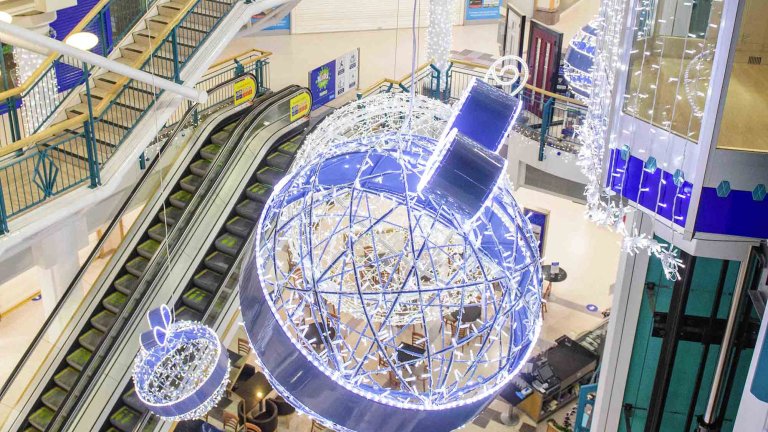 Chris Vaughan Photography - commercial photography | Christmas decorations in a shopping centre.