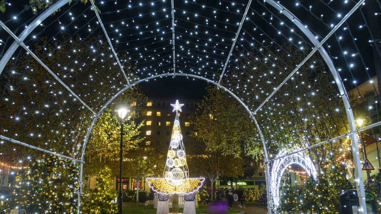 Chris Vaughan Photography - commercial photography | Christmas decorations in an outdoor shopping centre.